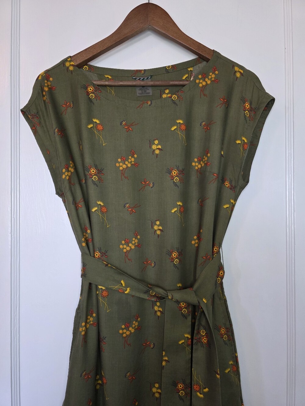 Woods Lunette Lyocell Woven Dress – Size S – Olive Green/Ditsy Floral  - Picture 2 of 7